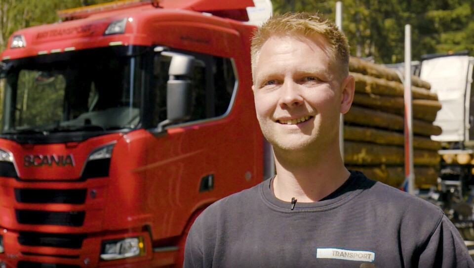 Andreas Nordsjø, som til daglig kjører tømmer for Biri Transport, representerer Norge i Scania Driver Competitions i Södertälje.