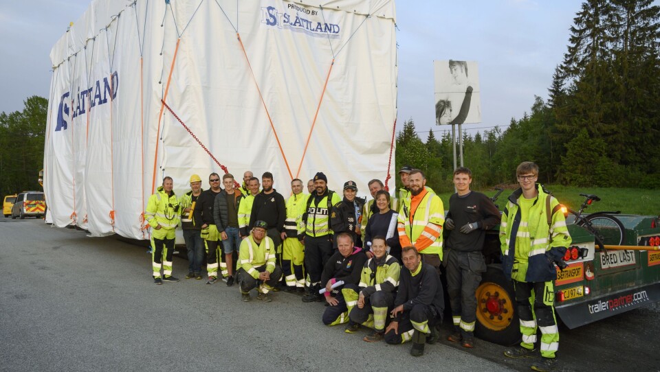 TEAM: Det var et stort team som gjennomførte transporten.