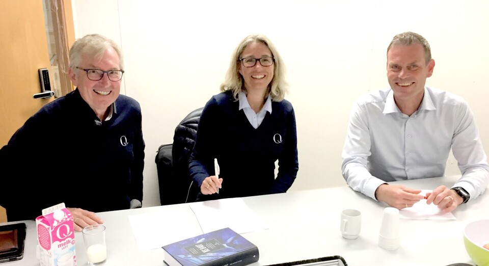 Fra venstre: Administrerende direktør Bent Myrdahl i Q-Meieriene, styreleder Kristine Aasheim i Q-Meieriene og regionsdirektør Are Westbye i Veidekke Bygg.
