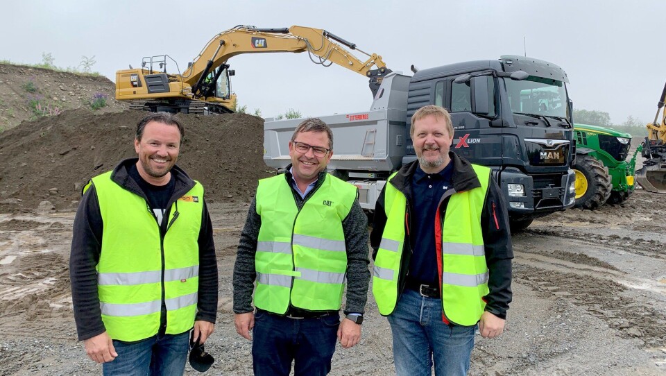 VELKOMMEN: Roar Antonsen (t.v), Roar Aaserud (begge Pon) og Lars Sand (MAN) ønsker velkommen til Traction Days på Jessheim.