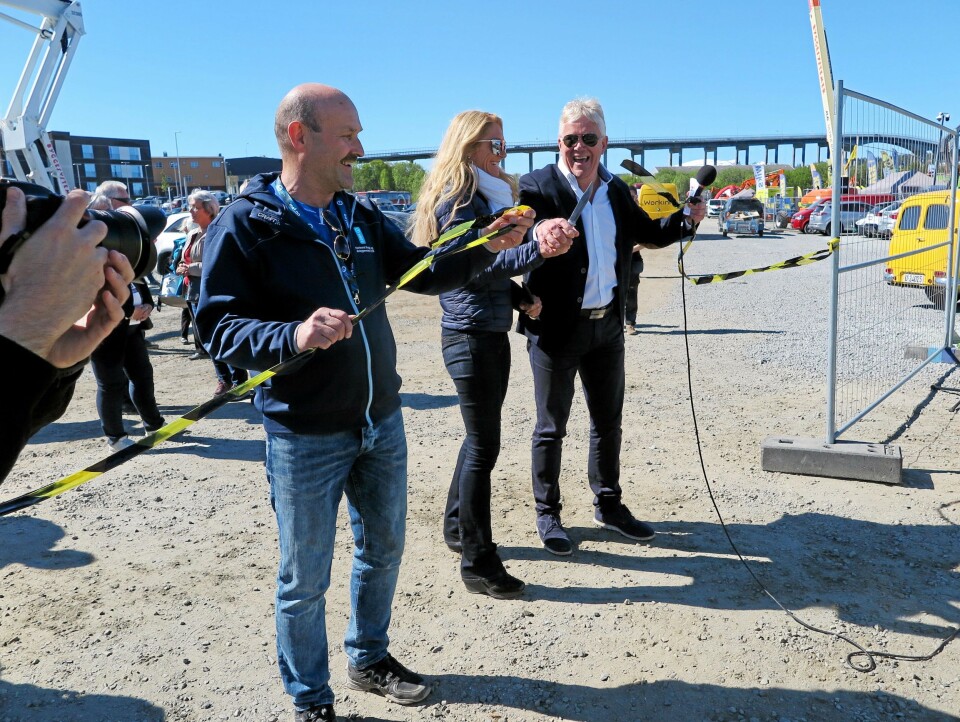 Stemningen var på topp da Ruben Jensen (t.h.), Julie M. Brodtkorb og messegeneral Herbjørn Nilssen kuttet båndet og erklærte NNBA 2019 for åpnet.