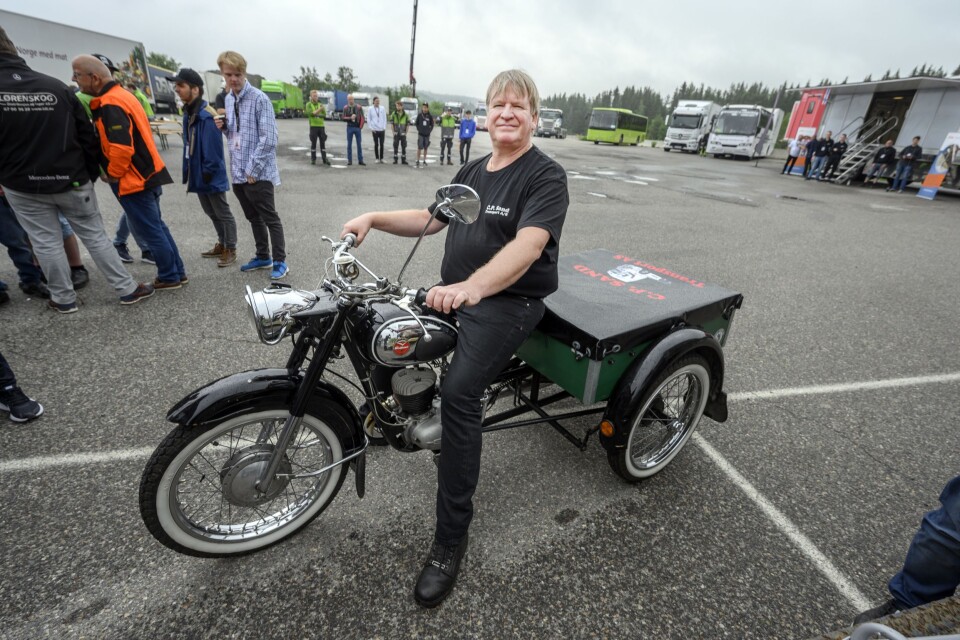 VETERAN: Det er ikke bare Corvette-mopeden med plan Vidar Sand sitter på som er veteran. Hans firma C.P. Sand er veteraner på å ha lærlinger.