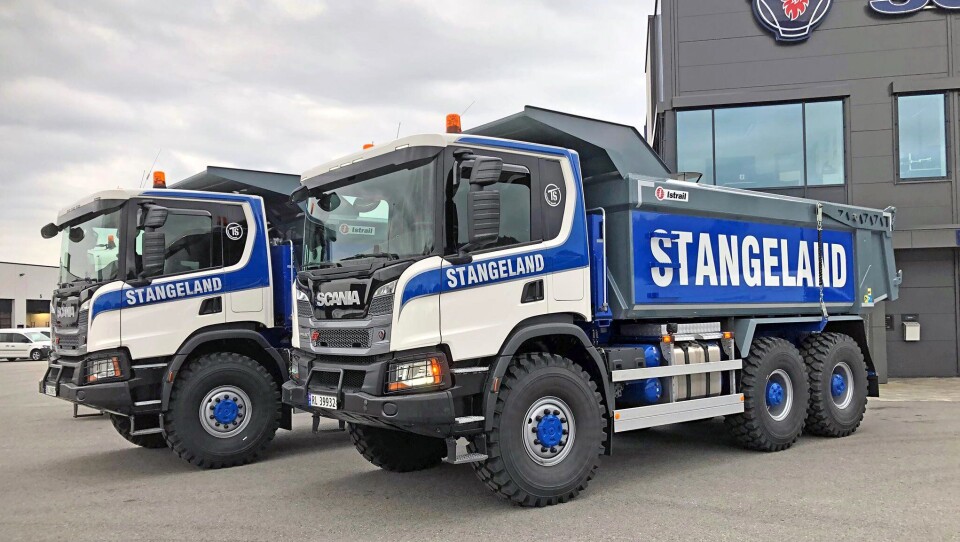 To av bilene som bidrar til de de gode tallene for Scania første halvår: To Scania P450 XT 6X6 som ble levert til Stangeland. To av bilene som bidrar til de de gode tallene for Scania første halvår: To Scania P450 XT 6X6 som ble levert til Stangeland.