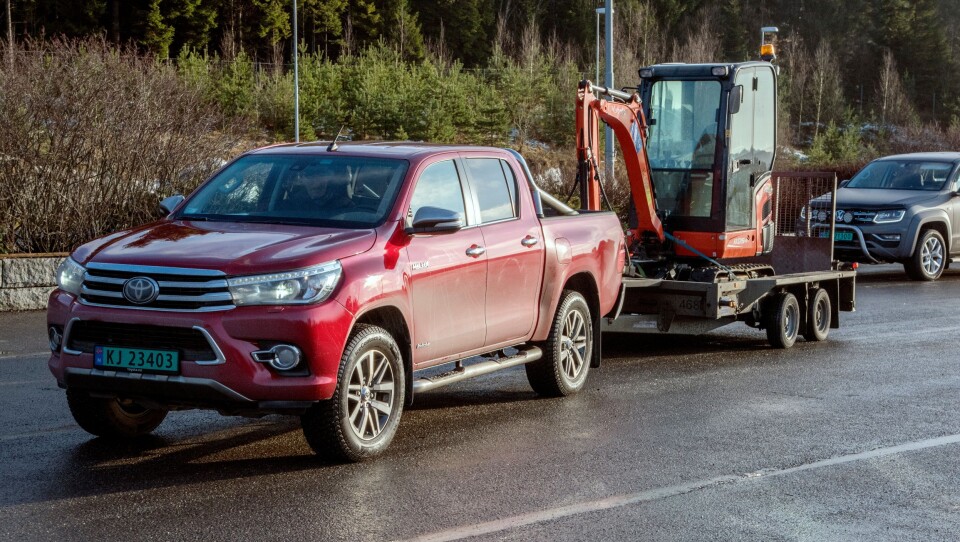 Hoyota Hilux ligger én bil foran Volkswagen Amarok på statistikken for første halvår 2019.
