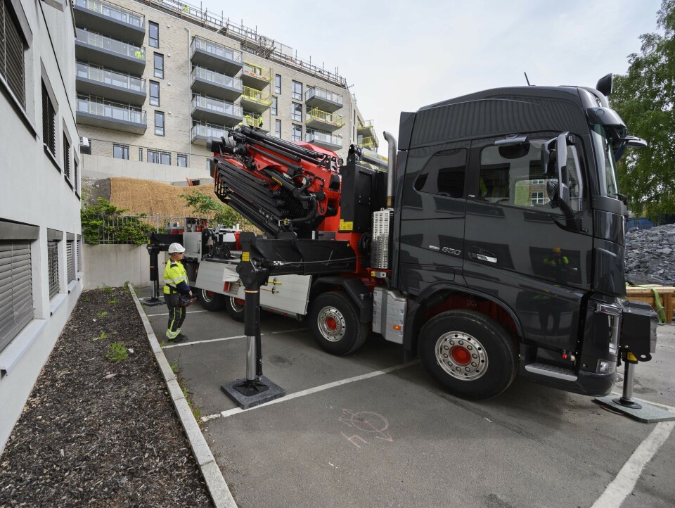 PLASS: Selv om bilen ikke er lenger enn 10,4 meter, tar den plass når støttebeina skal ut. PLASS: Selv om bilen ikke er lenger enn 10,4 meter, tar den plass når støttebeina skal ut.
