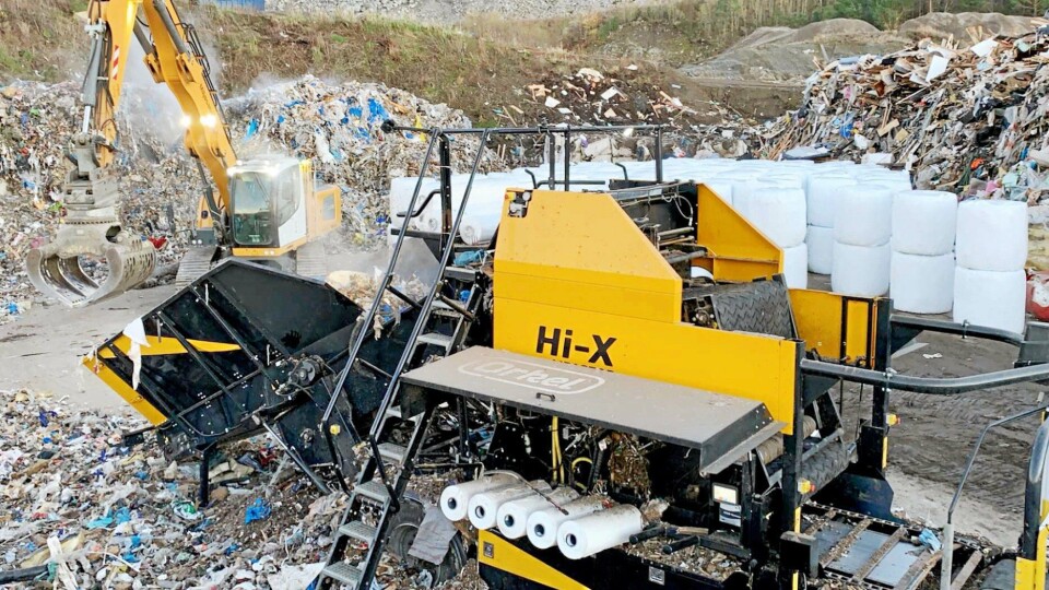 BALLING: Avfallet samles her i baller for transport og behandling et annet sted. Utnyttelse av avfallet reduserer utslipp.