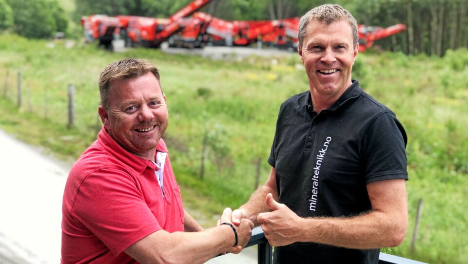 ANSATT: Marius Torgersen (t.v.) begynte 1. august 2019 som distriktsleder Østlandet for Mineralteknikk AS. Her sammen med daglig leder Arne Kenneth Øvstebø.