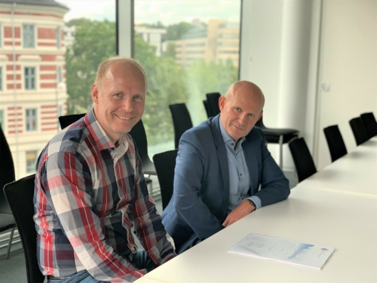 AVTALE: Prosjektdirektør Dan Robert Granerud i Veidekke og direktør Eskil Bråten i Eiendoms- og byfornyelsesetaten signerte i dag kontrakt for Langøyene.