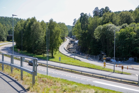 Det anlegges ny gang- og sykkelvei fra Hvervenbukta til Fiskevollen. Norsk Trafikksikring er totalleverandør på alt av sikring.