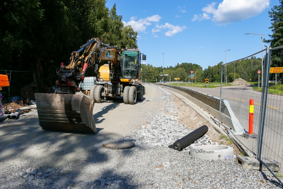 Det anlegges ny gang- og sykkelvei fra Hvervenbukta til Fiskevollen. Norsk Trafikksikring er totalleverandør på alt av sikring.