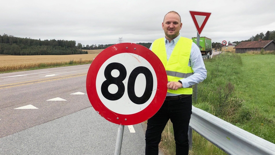 Samferdselsminister Jon Georg Dale ønsker blant annet å sette opp fartsgrensen fra 70 til 80 km/t på deler av strekningen E18 Vinterbro i Akershus til Østfold grense.Her er fotografert ved E18 ved avkjøringen til Skotbu, Skotbuveien i Akershus.