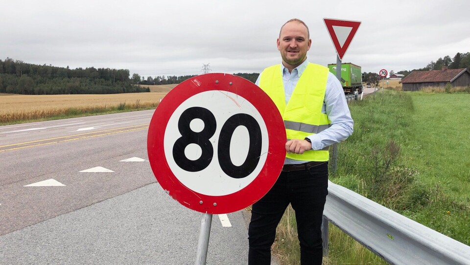 Samferdselsminister Jon Georg Dale ønsker blant annet å sette opp fartsgrensen fra 70 til 80 km/t på deler av strekningen E18 Vinterbro i Akershus til Østfold grense.Her er fotografert ved E18 ved avkjøringen til Skotbu, Skotbuveien i Akershus. Samferdselsminister Jon Georg Dale ønsker blant annet å sette opp fartsgrensen fra 70 til 80 km/t på deler av strekningen E18 Vinterbro i Akershus til Østfold grense.Her er fotografert ved E18 ved avkjøringen til Skotbu, Skotbuveien i Akershus.