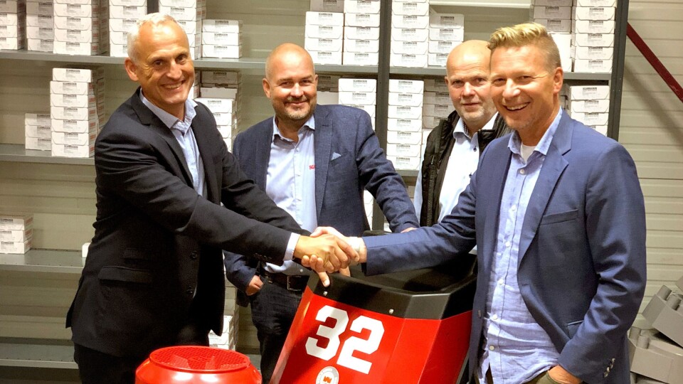 Fra venstre: Paulo Bergstrand (adm. direktør Scanmaskin Sweden AB), Peter Niklasson (eksportsjef Scanmaskin Sweden AB), Claus Bruker (salgsdirektør Normann Olsen Maskin AS) og Joh Einar Solhaug (adm. direktør Normann Olsen Maskin AS).
