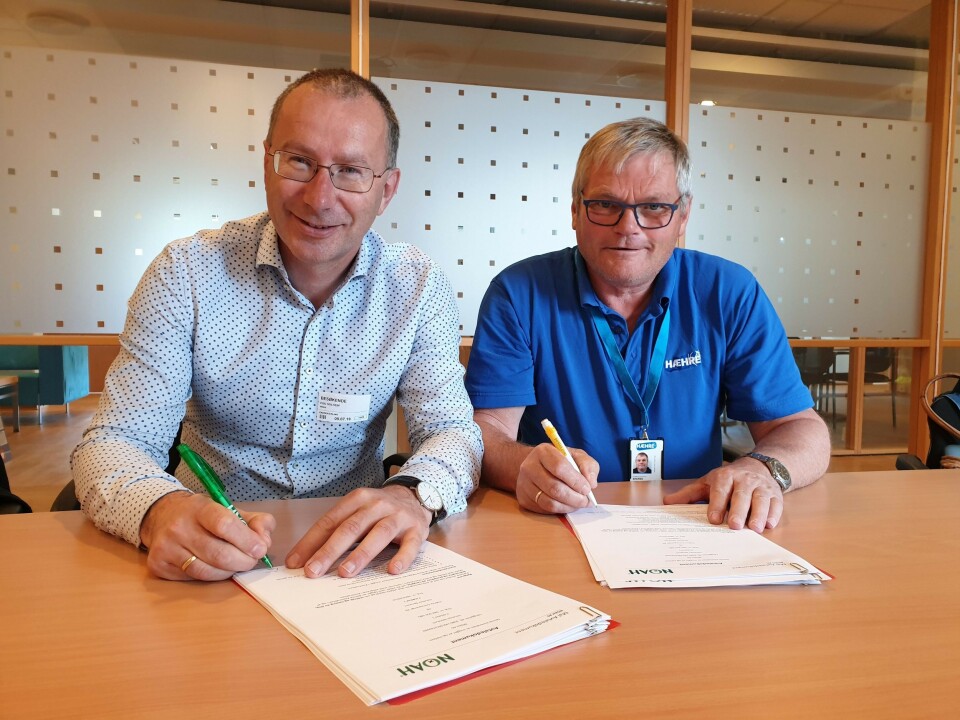 Egil Solheim i Noah AS (t.v.) og Erling Ekeren i Hæhre Entreprenør AS signerte avtalen.