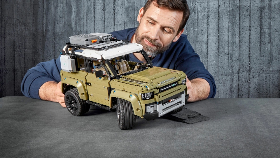 Lego Technic Land Rover Defender er i salg på nett fra 1. oktober 2019.
