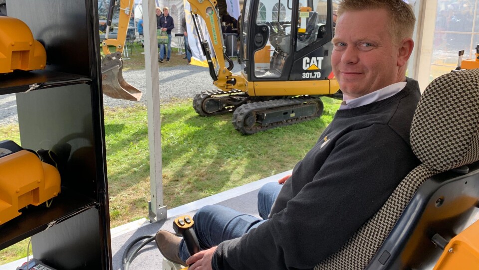 Ørjan Jahren Olsen, daglig leder i Hetronic Norge AS, på Dyrsku'n 2019 for å vise sin radiostyringslysning av maskiner.