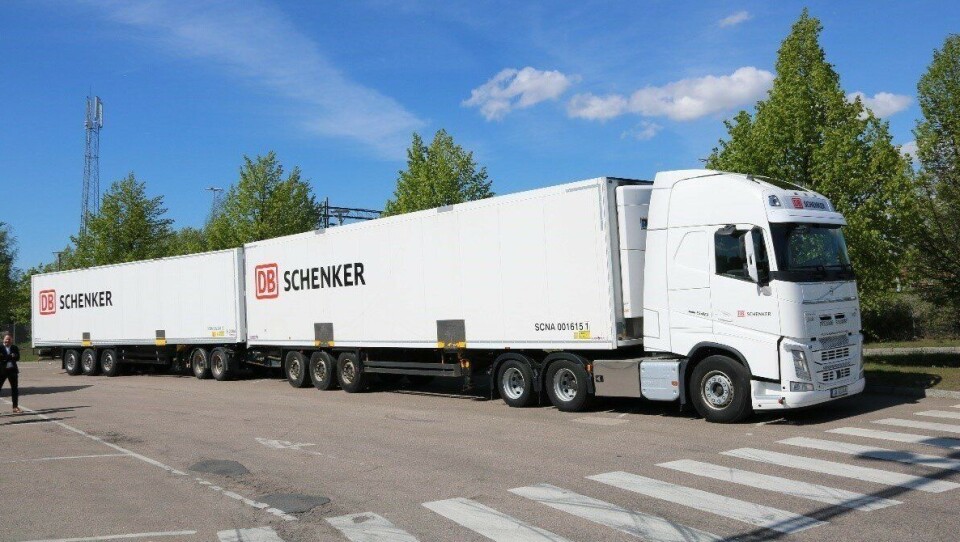 DB Schenker fikk ikke kjørt sitt 33 meter lange vogntog fra Alnabru til Lillestrøm som planlagt mandag.
