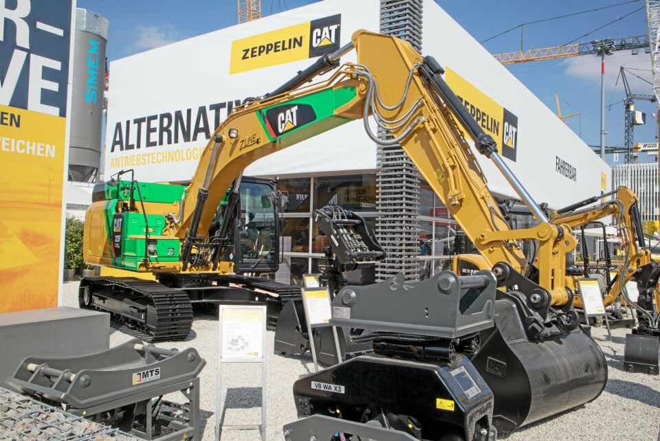 NORSK HOS ZEPPERLIN: Zeppelin hadde egen stand i tillegg til Caterpillar sin på Bauma. Her er den norske Z-Line batterigraveren (norskutviklet) på standen til Zeppelin på Bauma tidligere i år.