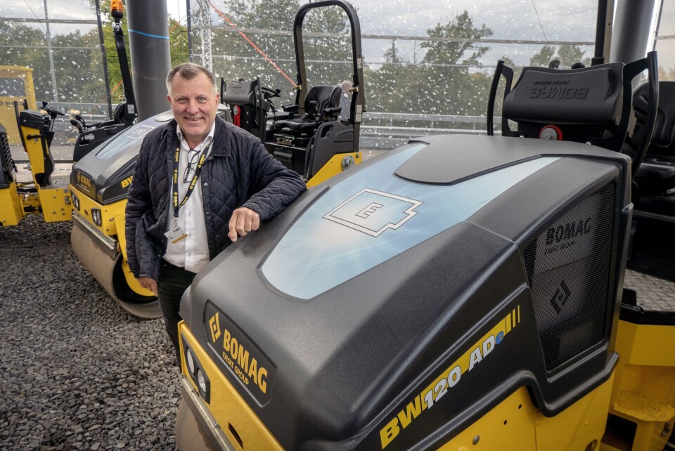 INTERESSE: Odd Enger i Hesselberg Maskin opplever stor interesse for elektriske valser.