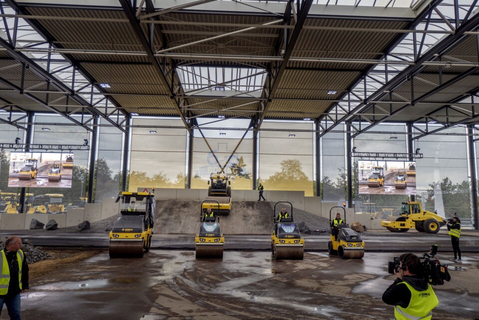 ALTERNATIVER: Bomag har laget prototyper med drift på både gass og batteri i tillegg til de tradisjonelle på diesel av sin vibrovals på 2,7 tonn.