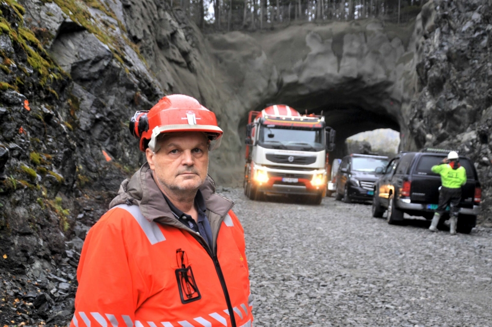 Overingeniør Walter Hjelvik i Statens vegvesen er fornøyd med tunneloppgraderingen på fv. 40 i Numedal så langt.