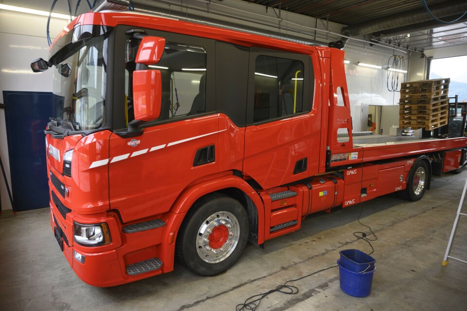 DOBBELTKABIN: I samarbeid med Scania bygde Vang Auto-Service denne Scania G370-en med CrewCab. Det gir plass til fem passasjerer. Nå skal den gå i Nord-Norge.