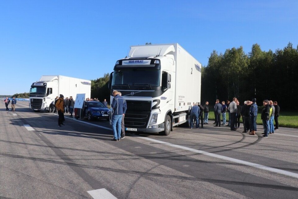 Rullemotstandstest på Malmby flyplass i september 2019. To identiske lastebiler deltok i testen, hvor én ble utstyrt med brukte dekk, slitt til 1,6 mm og den andre hadde helt nye dekk med en mønsterdybde på 4 mm.