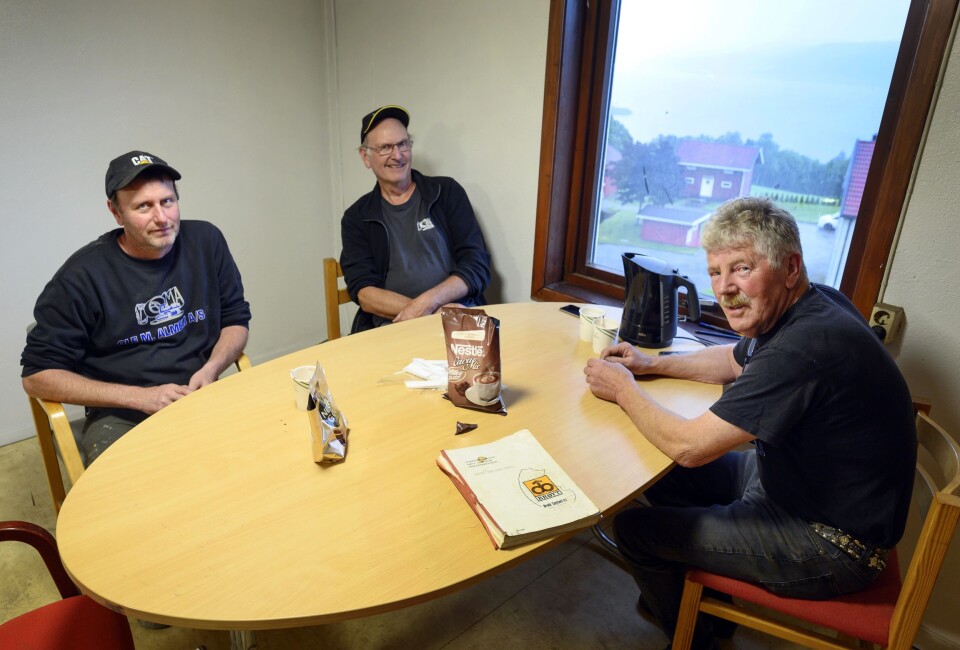KAFFE: Pauserommet i enden av verkstedet fungerer både som kantine og tankegrotte for Trond Erik Melby, Øyvind Melby og Yngve Johansen.