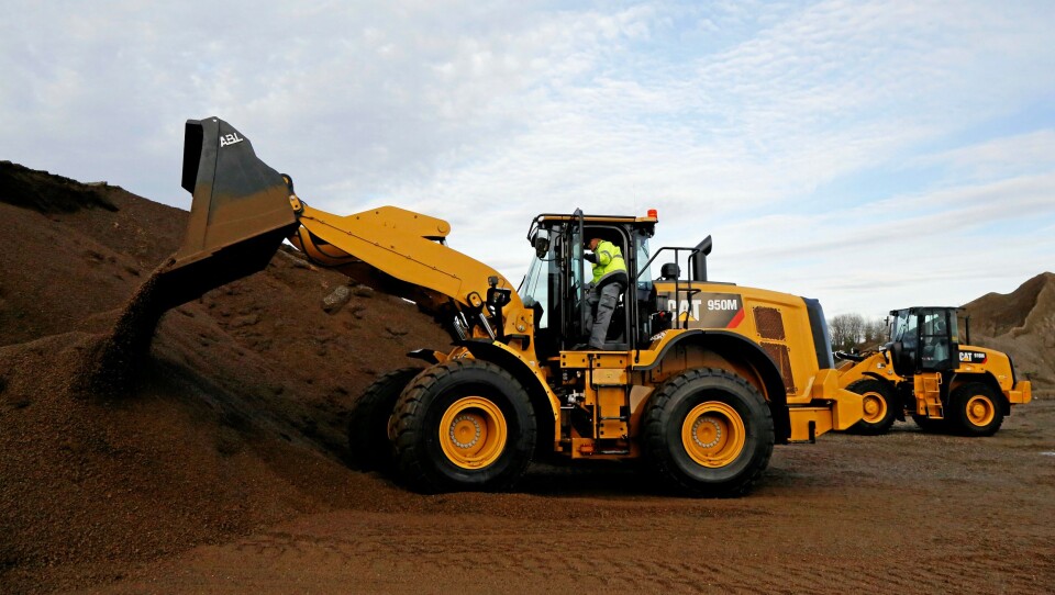 VEILEDNING: De besøkende fikk god veiledning av Pon-folk da de testet ut maskiner på anlegget til Øynebråten Transport AS på Jessheim.