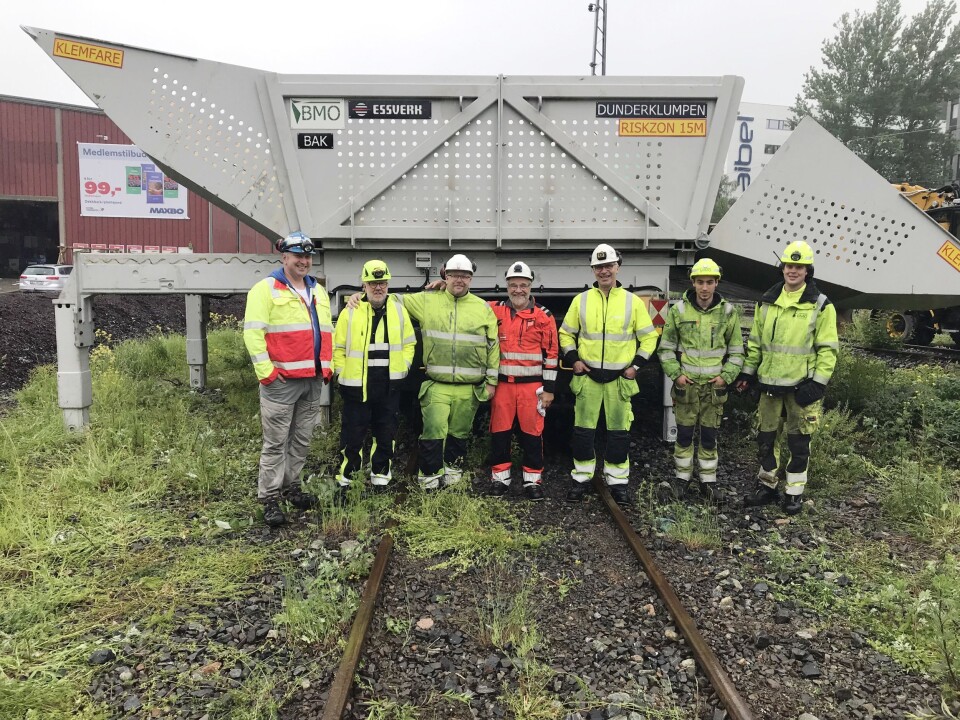 MONTERINGEN: Både BMO Entreprenør og Essverk var sammen om monteringen. Det var fra venstre: Øystein H. Fæhn, Åke Ekman, Jörgen Sjöberg, Tryggve Sjöberg, Jimmy Wikander, Yngve Hagen og Henrik Holtan.