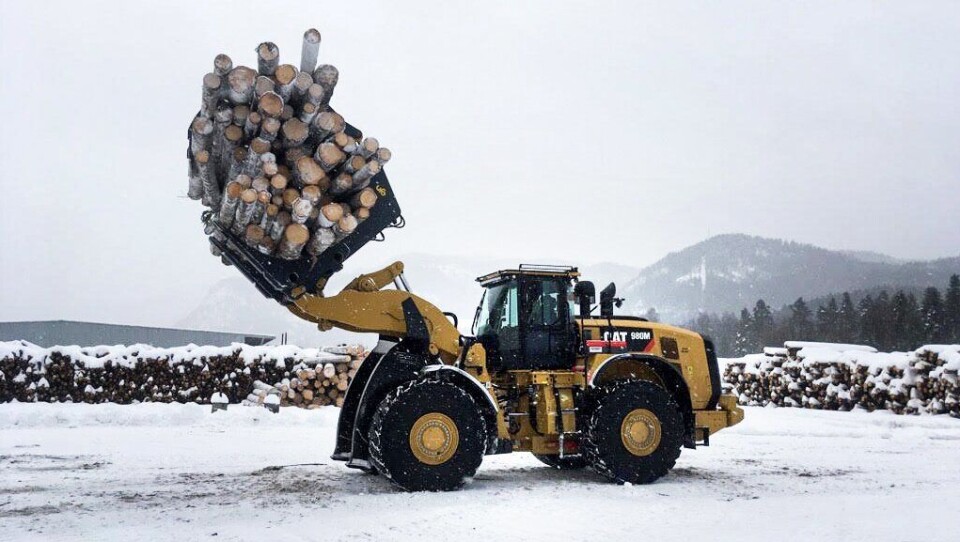 Cat 980M Logger levert av Pon Equipment til Begna Bruk. Som «Logger» har maskinen blant annet en optimalisert geometri i tiltlink og større løftesylindre fra fabrikk.