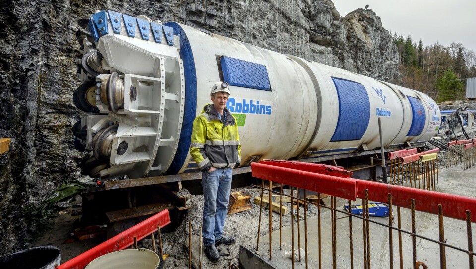 EIER TO TBM’ER: Tore Eiken fra Hardanger er Norges eneste eier av to TBM-maskiner. Begge går i vannkraftutbygging, og den nye (på bildet) skal bore over to km i Norheimsund.