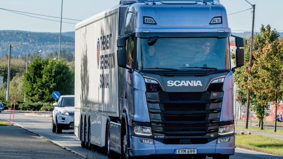Scania S730 (bildet) blir nå historisk. Det nye navnet er Scania 730S. Daimler likte nemlig ikke at S-en sto først, siden de har hatt S-klasse personbiler i flere tiår.