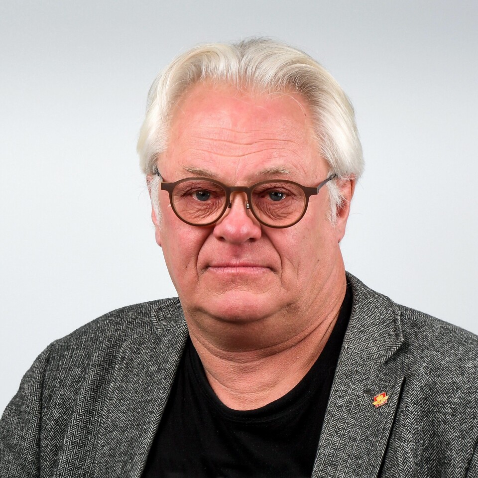 Lars Helge Rasch, kommunikasjonssjef for Statens vegvesen Region sør, ber sjåfører tenne lysene i den mørke tiden. Lars Helge Rasch, kommunikasjonssjef for Statens vegvesen Region sør, ber sjåfører tenne lysene i den mørke tiden.