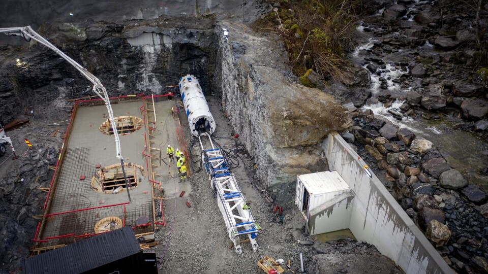 BYGGER KRAFTSTASJON: Snart forsvinner TBM-maskinen inn i fjellet, samtidig som den nye kraftstasjonen bygges rett ved siden av.
