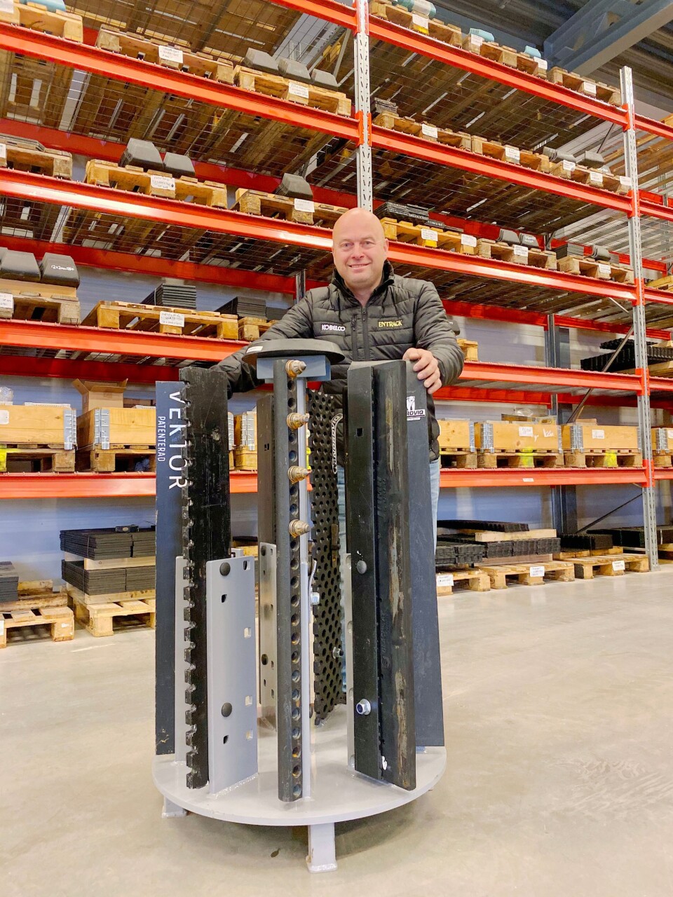 VEKTOR: Haug har selv vært med på utviklingen av Vektor, et isrivende hardmetall. VEKTOR: Haug har selv vært med på utviklingen av Vektor, et isrivende hardmetall.