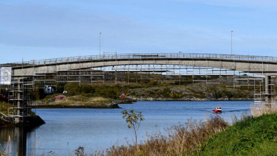 Statens vegvesen er i gang med å rehabilitere Hærøysund bru.  og har oppdaget skader på brua. Nå innføres det vektbegrensninger på brua.