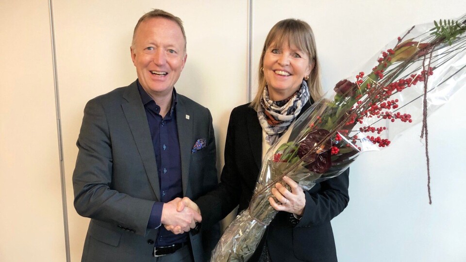 Nye Veiers styreleder Harald V. Nikolaisen gratulerte Anette Aanesland med stillingen som ny adm. direktør i Nye Veier.