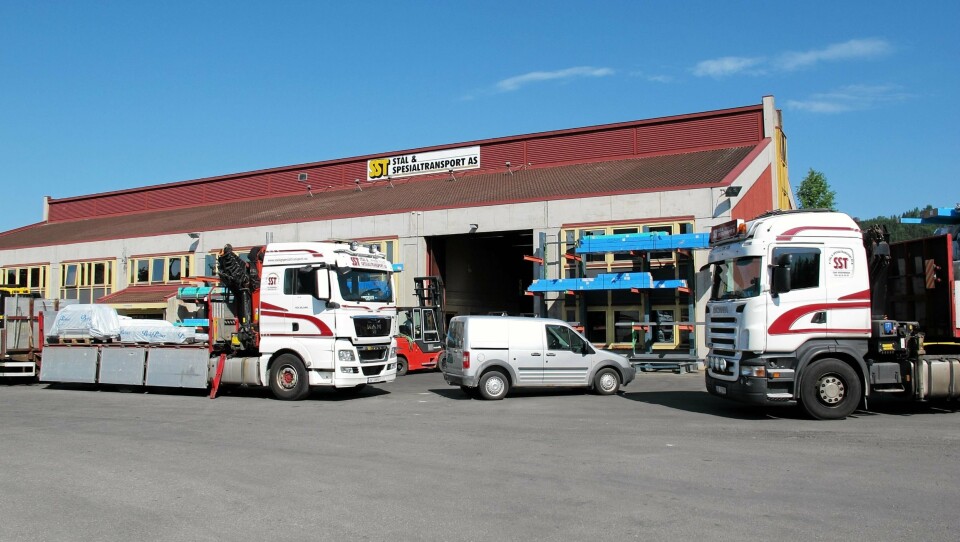 Bilde fra sommeren 2016, da Stål & Spesialtransport AS startet drift ved egen terminal for byggevarer på Rudshøgda i Ringsaker.