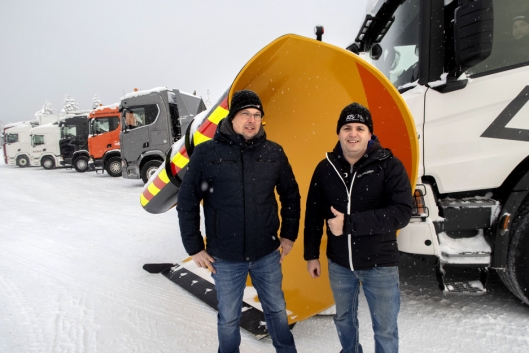 Kompisene Benni og Christoph fra Sveits og Østerrike reiste til Trysil kun for å prøve lastebiler under Scania Winter.