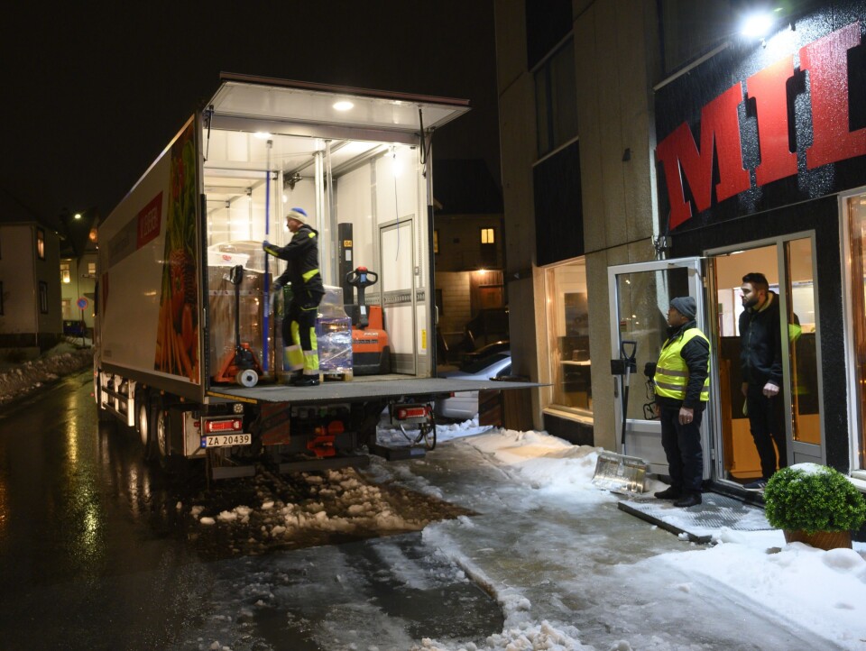 35 LEVERINGER: Opp i 35 leveringer har Stig Madsen på hver runde i Lofoten for ServiceNord Engros i høysesong.