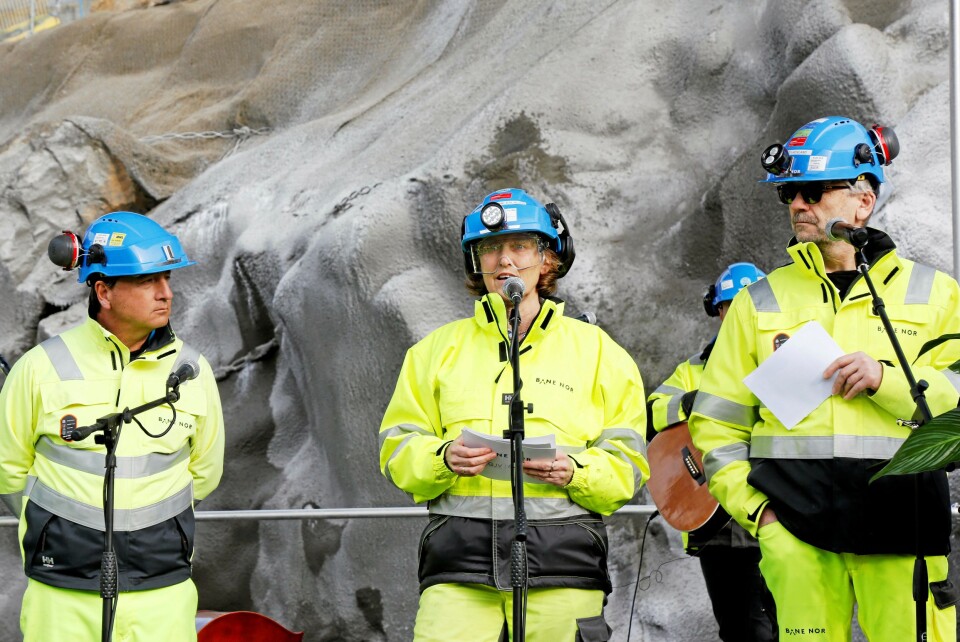 GJENNOMSLAG: 26. februar 2019 kom gjennomslaget sørover på Follobanen ved Kvakstad i Ski. Fra v. Per David Borenstein, Anne Kathrine Kalager og Trond Hovland, alle Bane Nor.