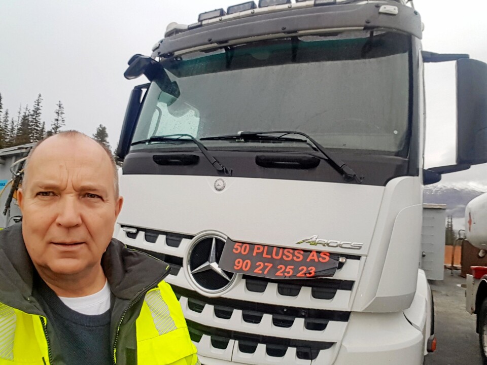 GODKJENT: Leif Halvor Olsen og kollegaene hans har det som skal til for å ta transport-oppdrag med lastebil.