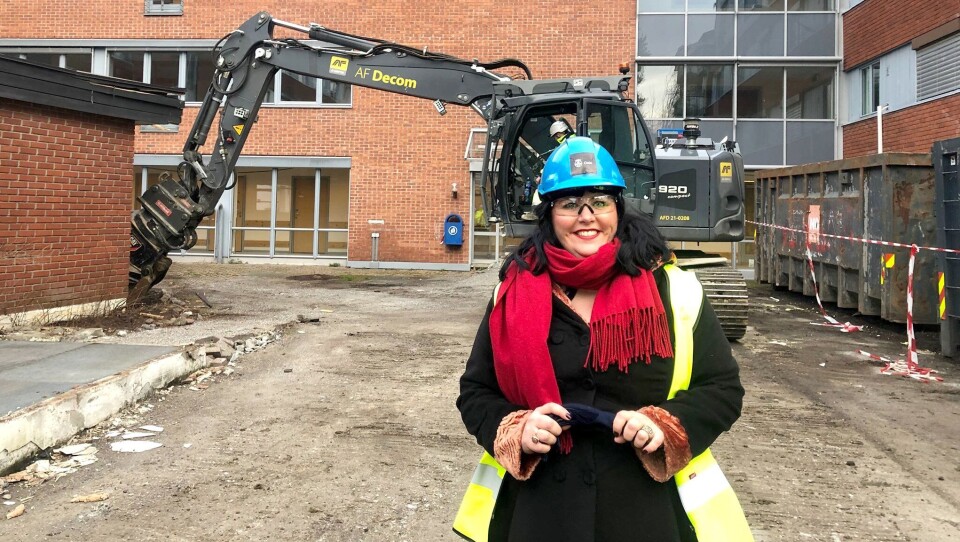 Ny byråd for næring og eierskap, Victoria M. Evensen, sto for den offisielle markeringen av rivestarten på Lambertseter sykehjem.