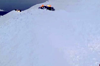 Brøytebil havnet i snøskred