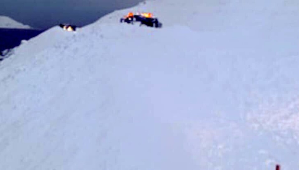 Det ble bom stopp da brøytebilsjåføren havnet midt i et snøskred på E69 i Nordkapp kommune 13. januar 2020.