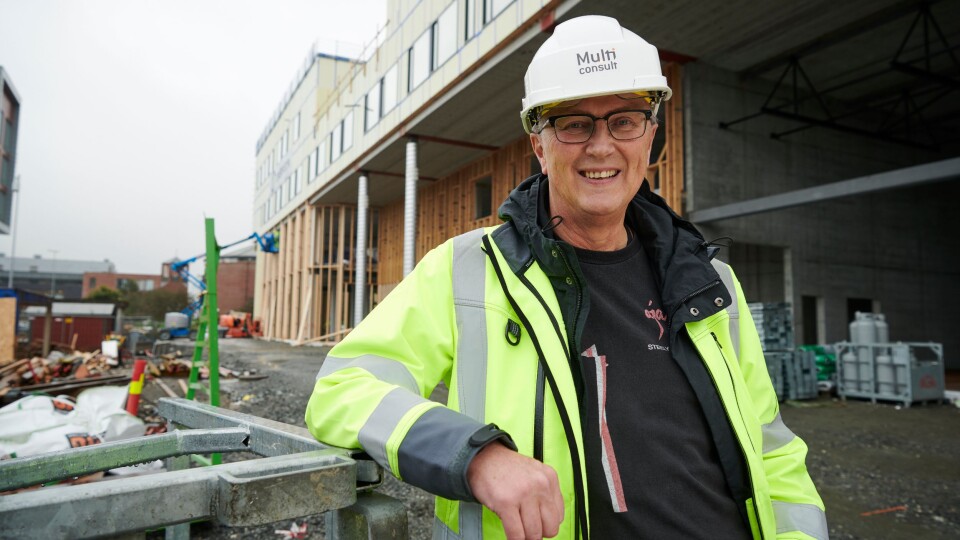 - I byggeprosjekter oppstår det en del utfordringer knyttet til installasjon og montering av dører, spesielt elektromekaniske dører. Gjennom multiDoor har vi utviklet et arbeidsverktøy for å finne riktig funksjon til riktig dør i et byggeprosjekt. Målet vårt har vært å finne en felles bransjestandard på hvordan elektromekaniske dørmiljø skal beskrives, bestilles, monteres og leveres enklere, sier Thor Henden, som er fagansvarlig for multiDoor i Multiconsult.
