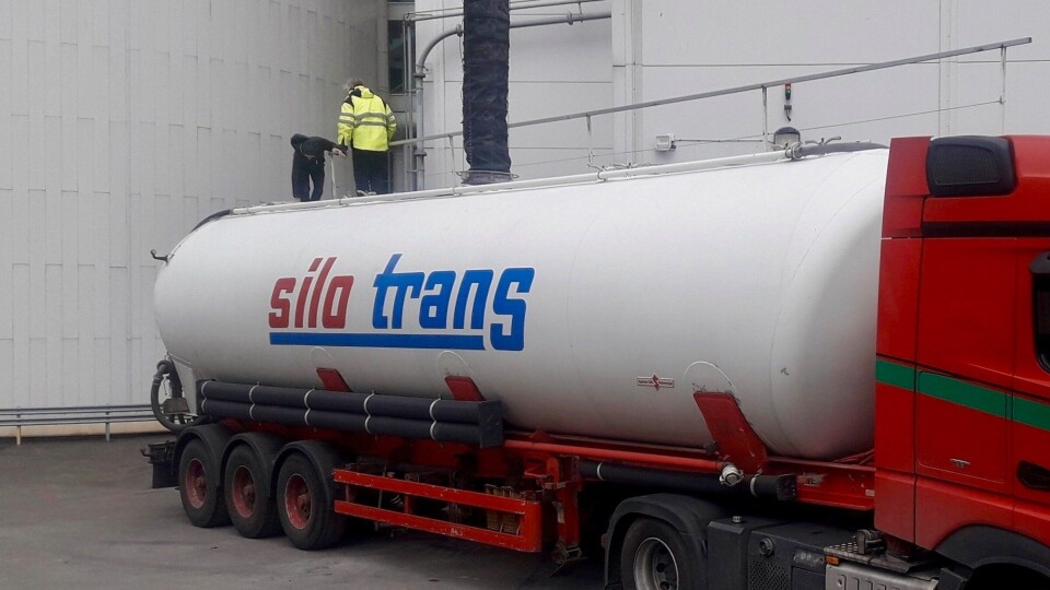 Lasting av flygeaske i Landskrona i Sverige med kurs for Tyskland.