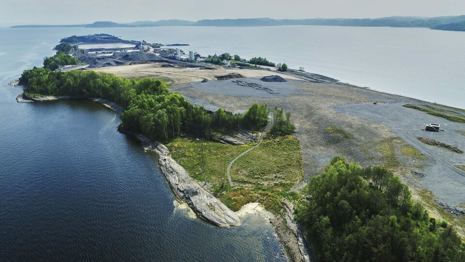 Noahs anlegg på Langøya utenfor Holmestrand er det eneste i Skandinavia som kan håndtere uorganisk og farlig avfall, så når deponiet snart stenger forsvinner samtidig regionens viktigste mottak for flygeaske.