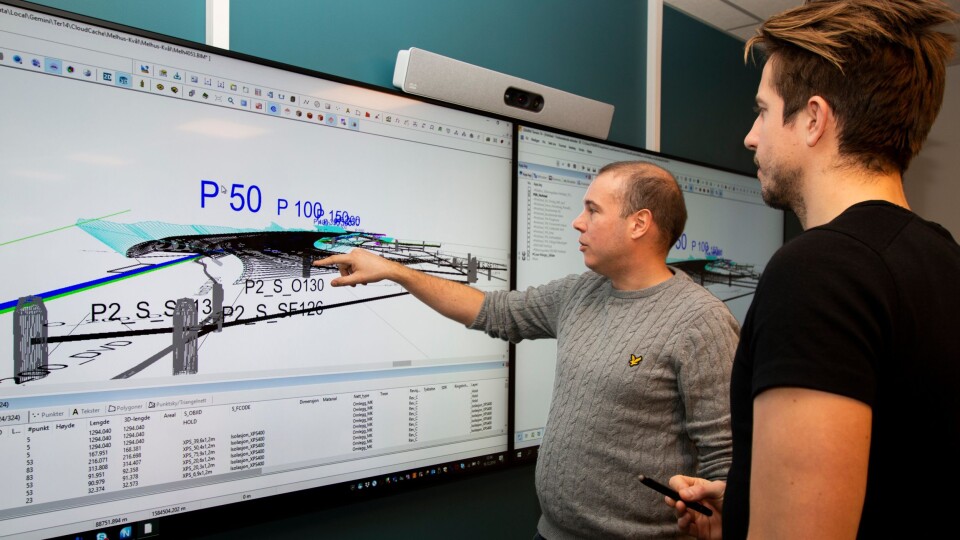 Planleggingen av prosjektet foregår ved hjelp av 3D-modeller fra Gemini Terreng og tett samarbeid mellom prosjekterende, entreprenør og byggherre i såkalte Big Rooms. Fra venstre: Alexander Mosbakk og Eirik Bolstad i Peab Anlegg.